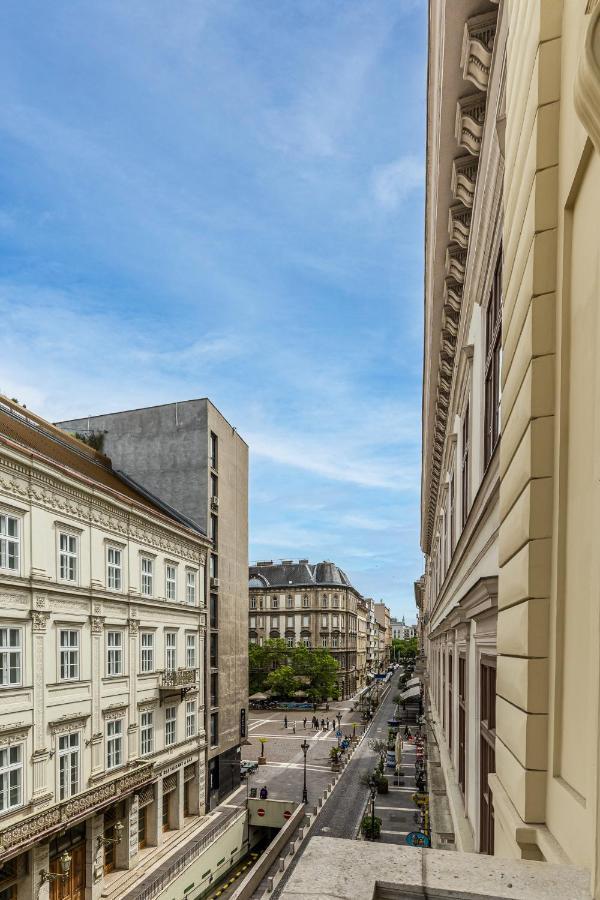 Apartment Center With Balcony