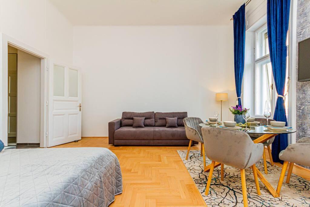 Bluebellhome-castle District * Budapest