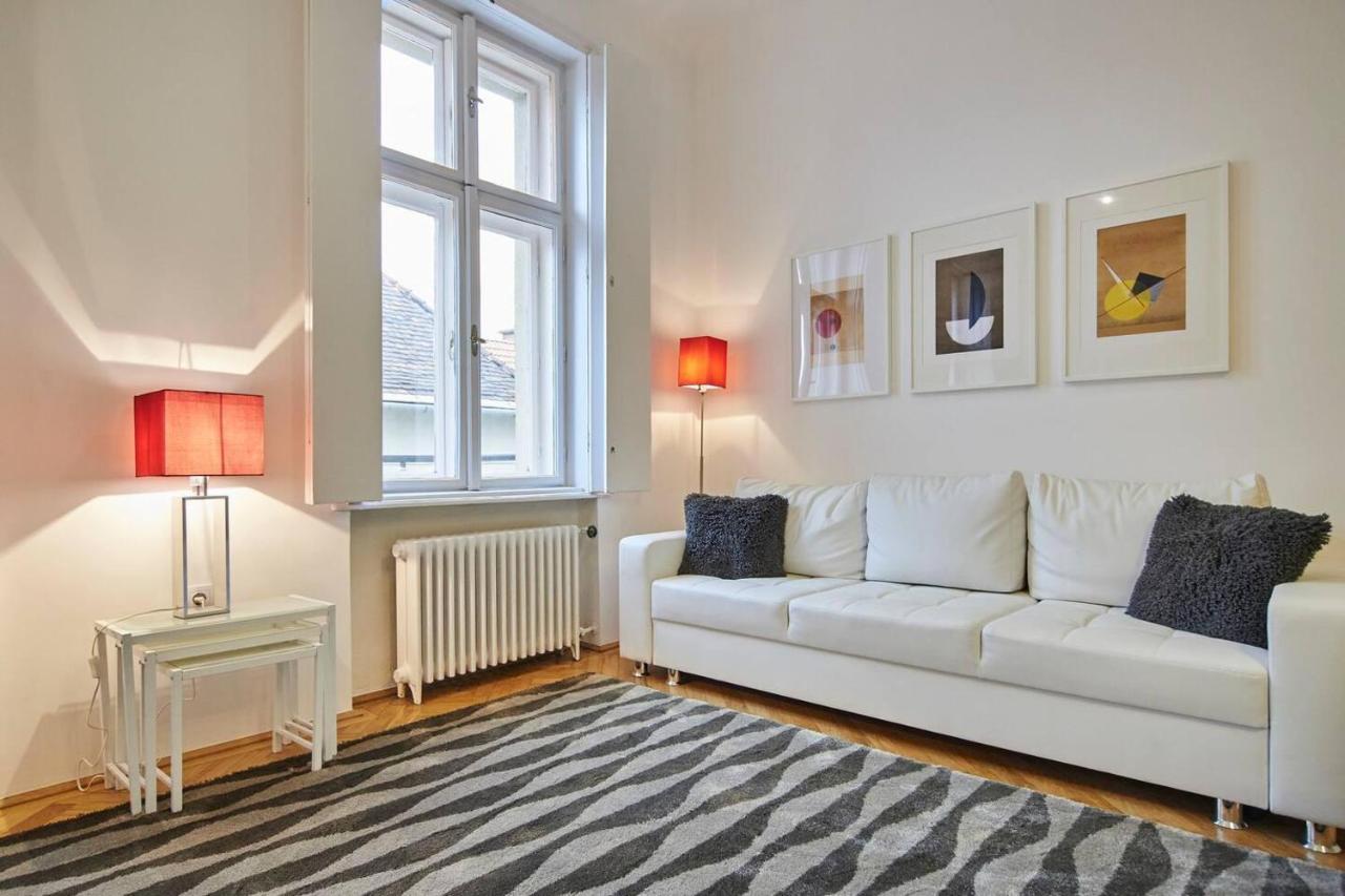 Spacious 1 Bed Basilica - With Balcony * Budapest