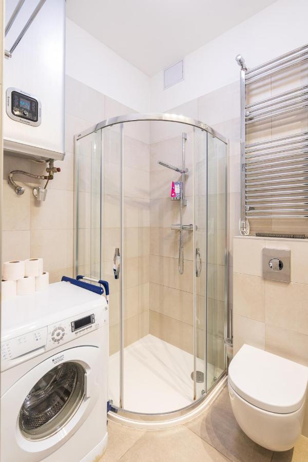 Bright Studio With Parliament View, Free Parking Apartment Budapest