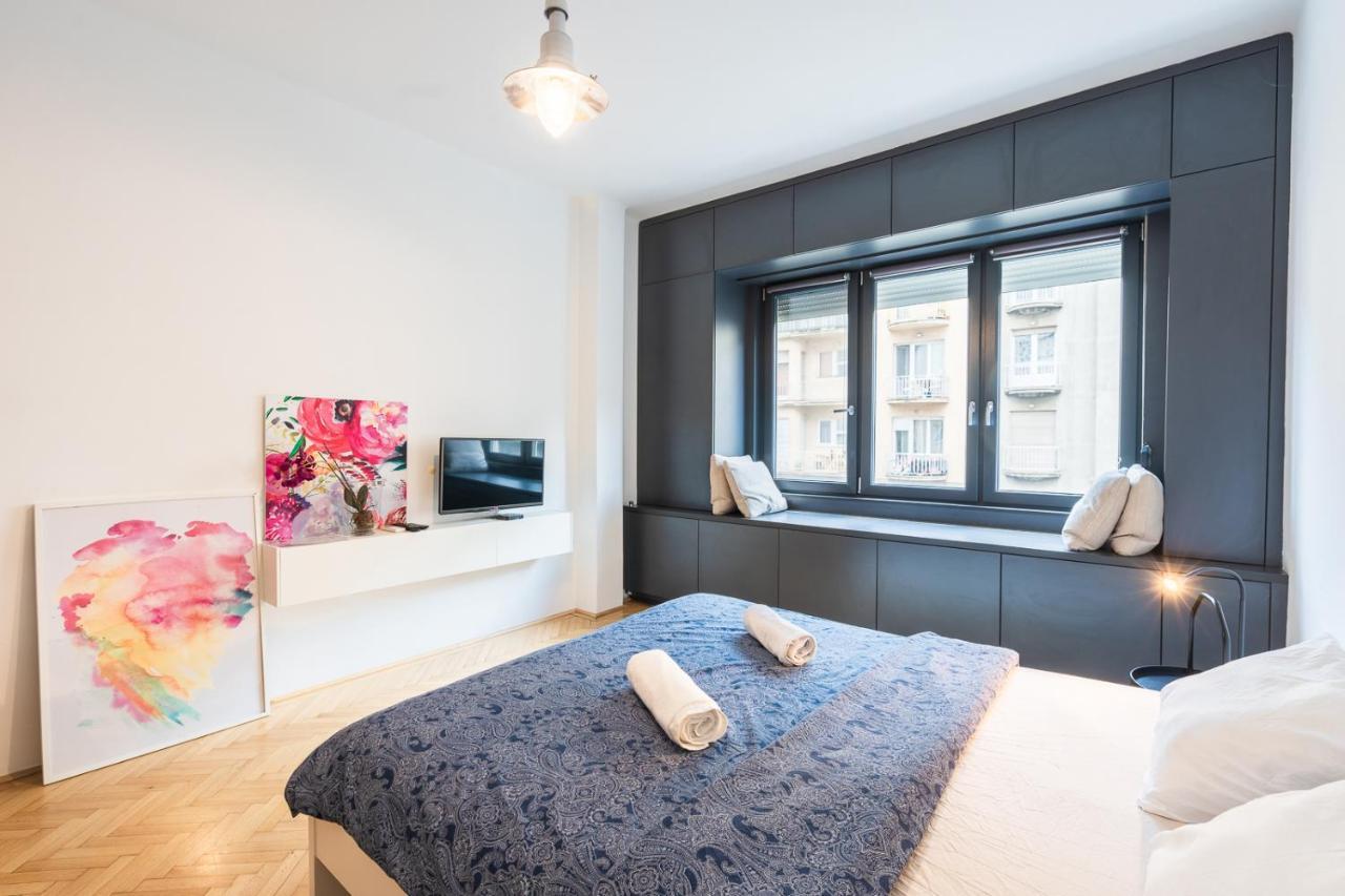 Bright Studio With Parliament View, Free Parking Apartment *