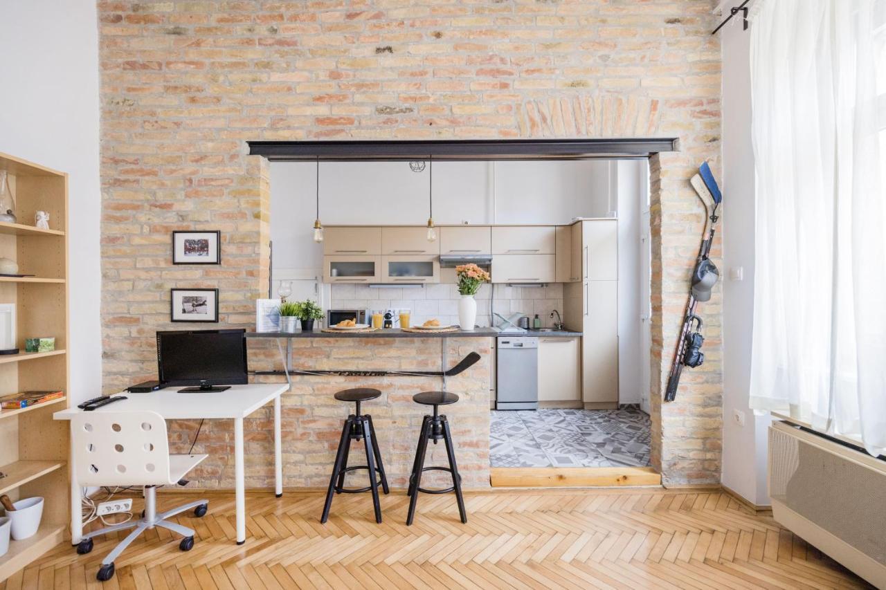 Live Like A Local At The Rustic Hockey Hut Apartment Budapest