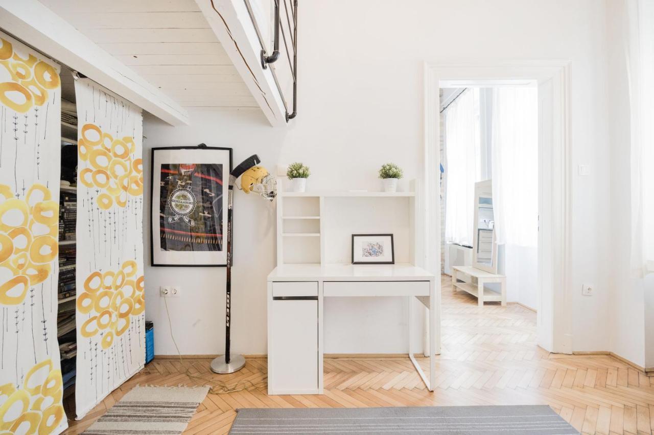 Apartment Live Like A Local At The Rustic Hockey Hut *
