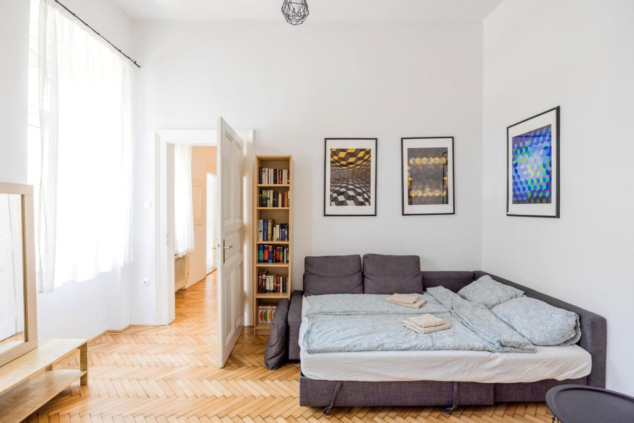 Live Like A Local At The Rustic Hockey Hut Apartment *