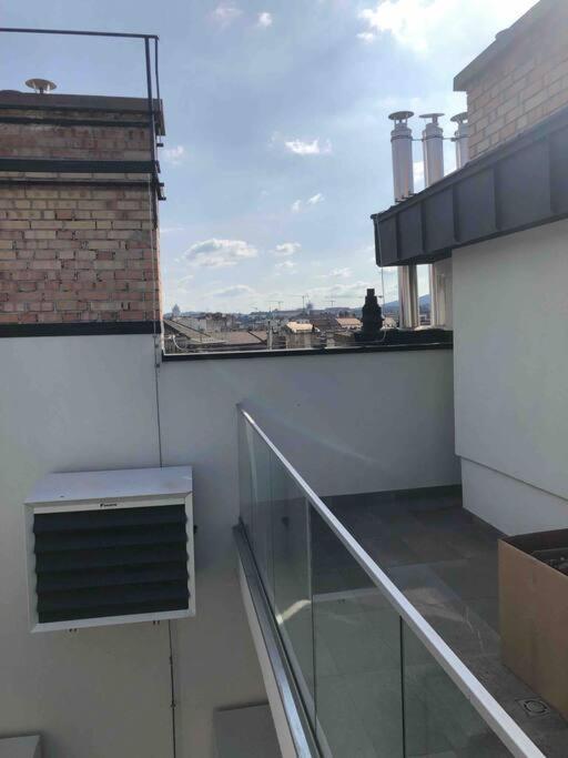 Luxury Cozy 2 Bdr Downtown Apt.4 *
