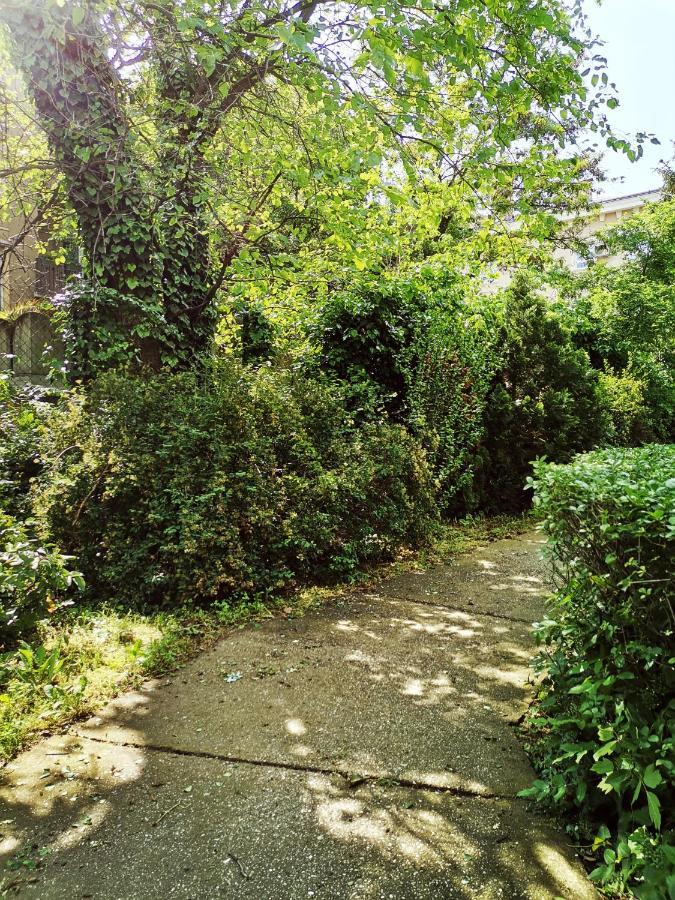 Flat In Historic With Your Own Private Garden, Near City Park *