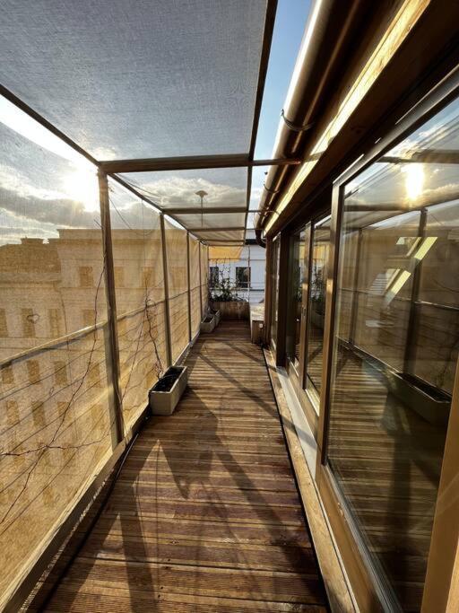 Spacious With Shared Jacuzzi/private Terrace Appartamento Budapest