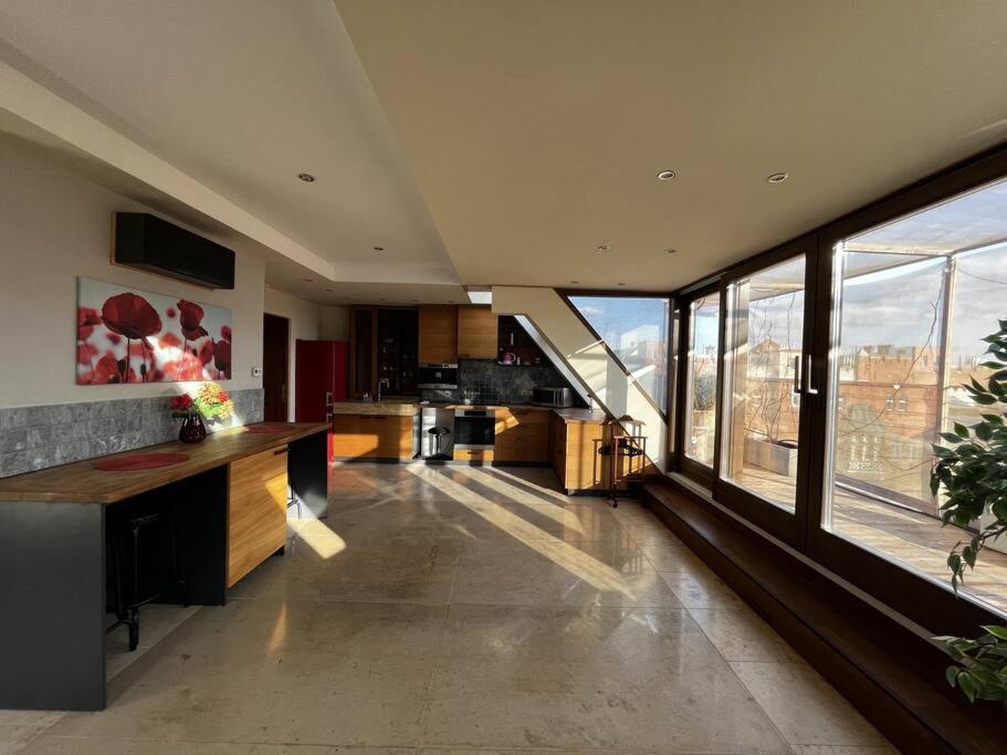 Spacious With Shared Jacuzzi/private Terrace Appartamento