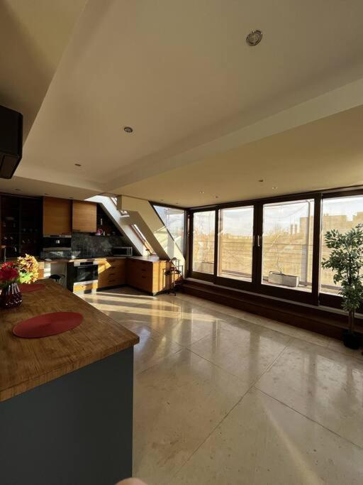 Spacious With Shared Jacuzzi/private Terrace Apartament
