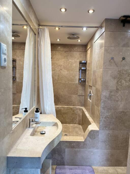 Spacious With Shared Jacuzzi/private Terrace * Budapeszt