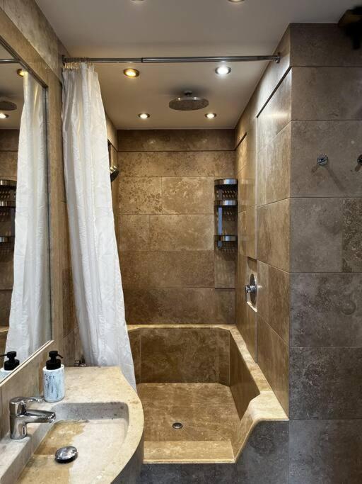 Spacious With Shared Jacuzzi/private Terrace Budapeszt