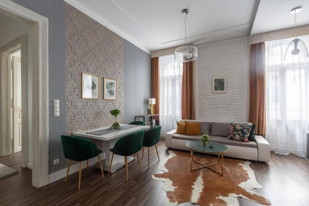 Chic, Captivating Space Apartmán