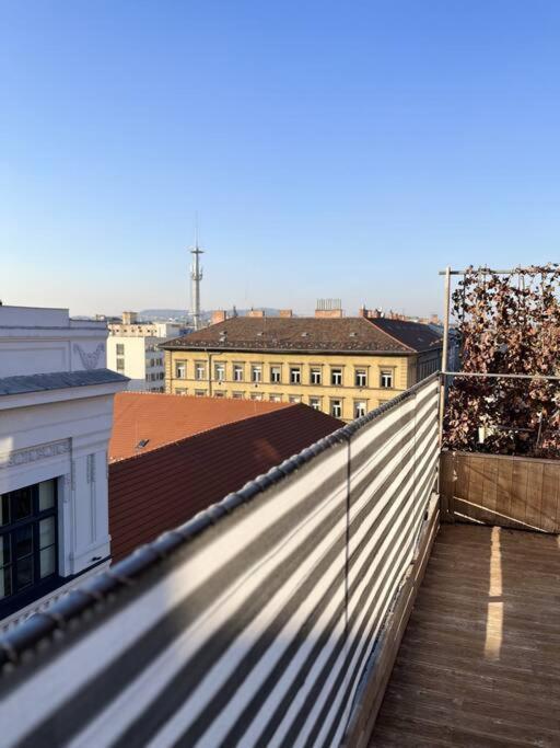 Sunny/stylish Rooftop Home/private Balcony Shared Jacuzzi Appartamento