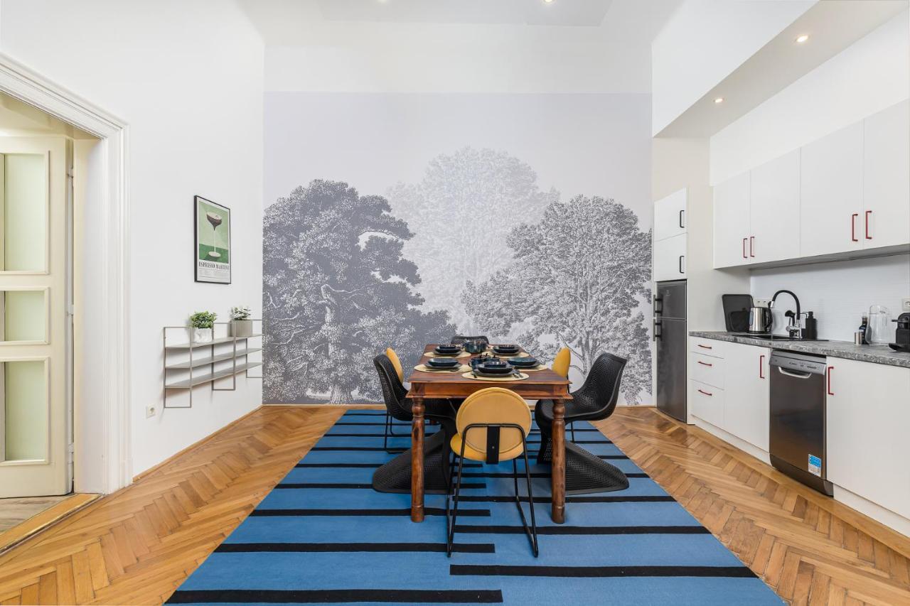 Center With Balcony Apartment