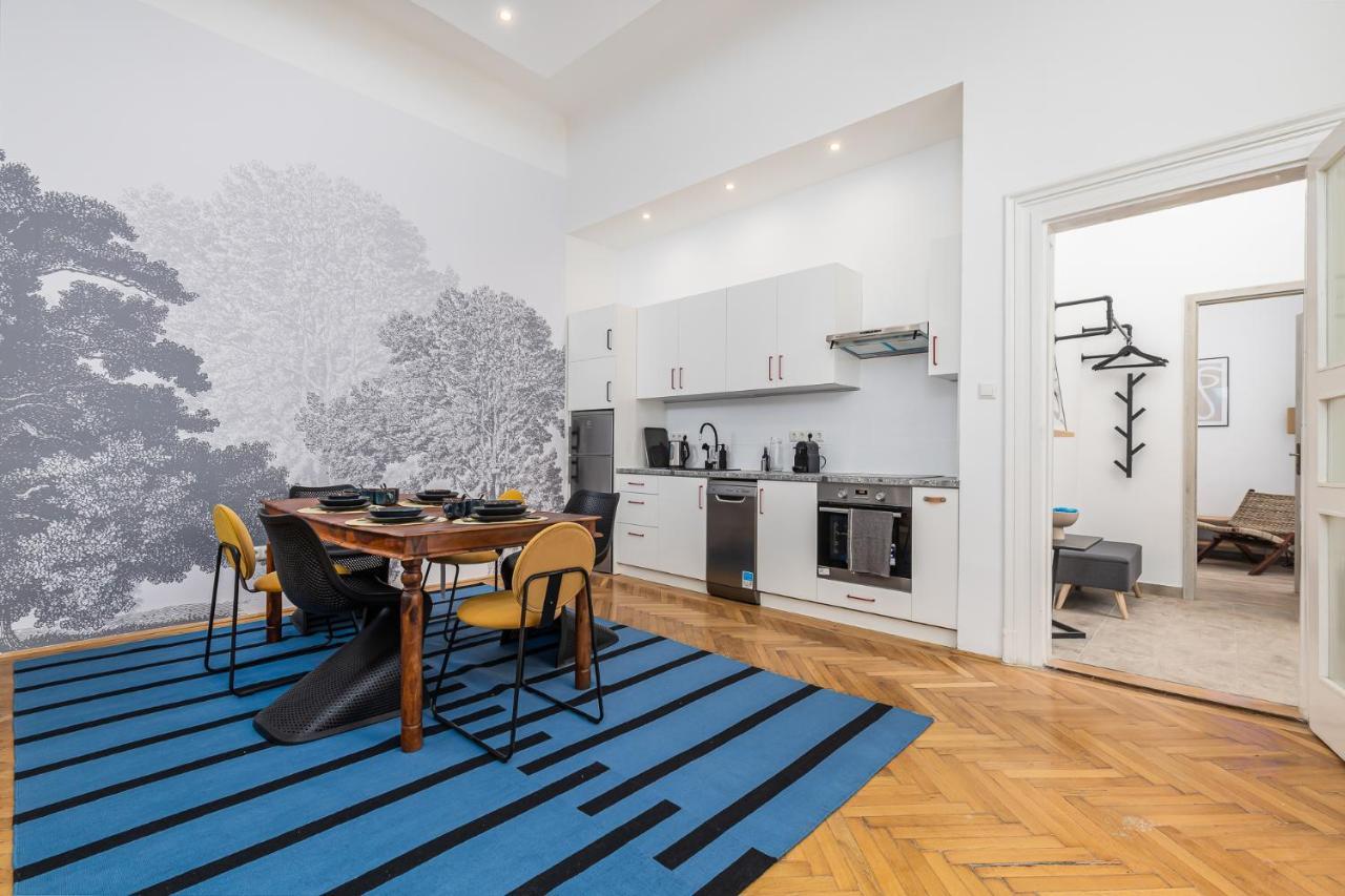 Center With Balcony Apartment