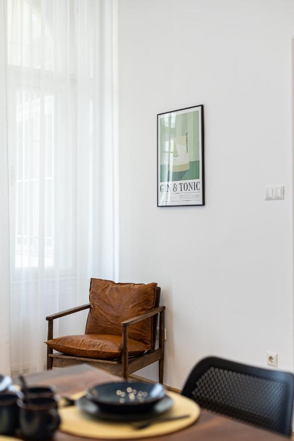 Center With Balcony Apartment Budapest
