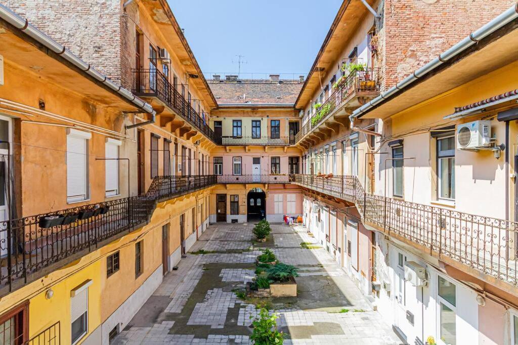 Balinese Style Downtown * Budapest