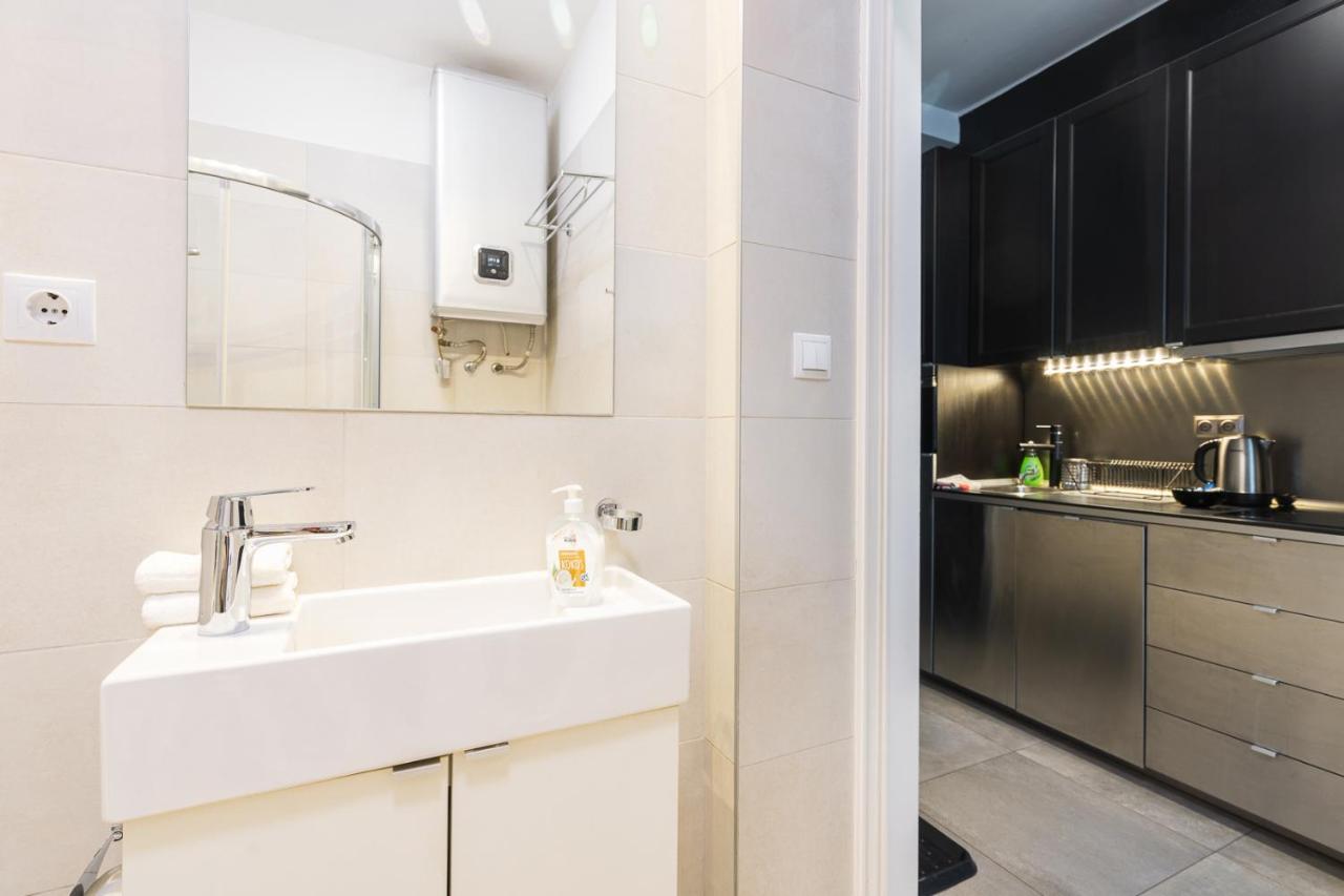 Bright Studio With Parliament View, Free Parking Apartment Budapest
