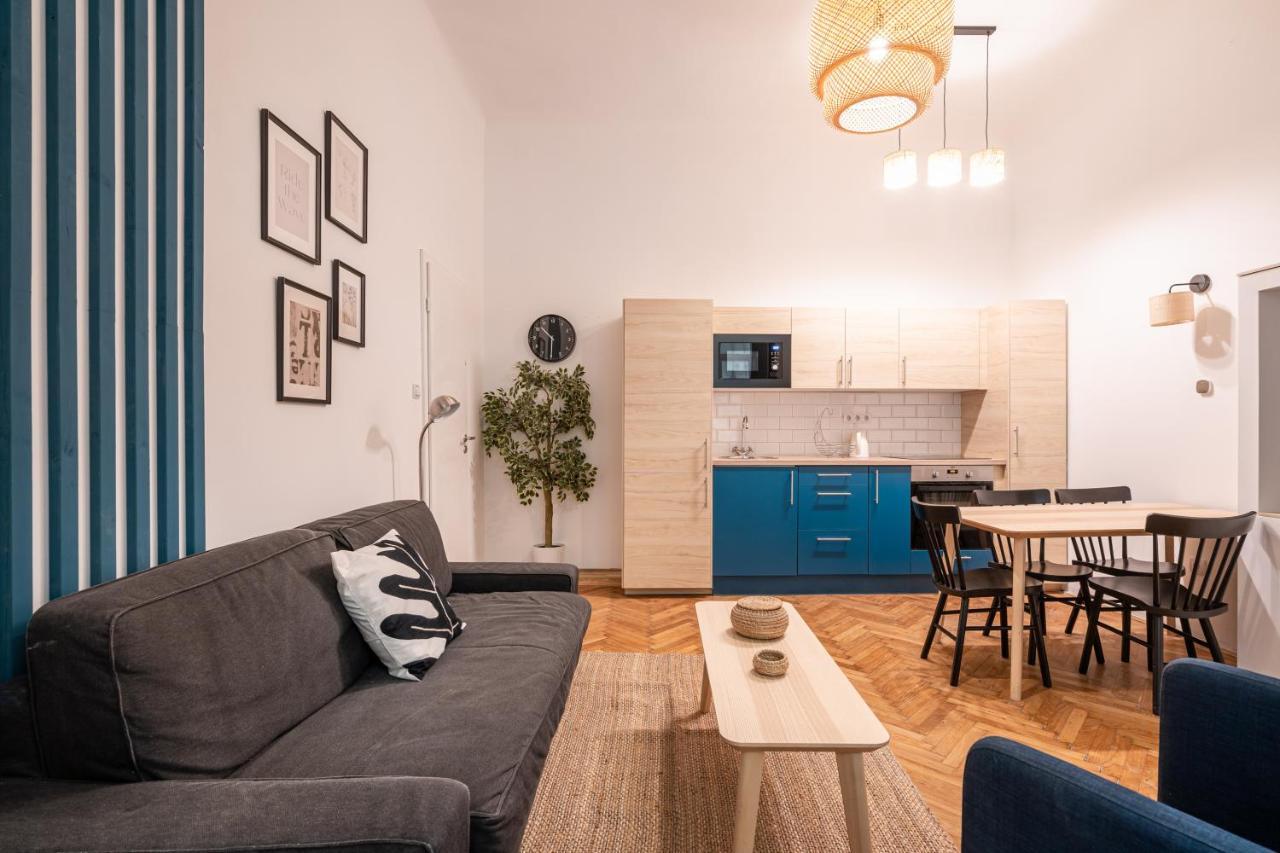 A20- Bp Modern Boutique