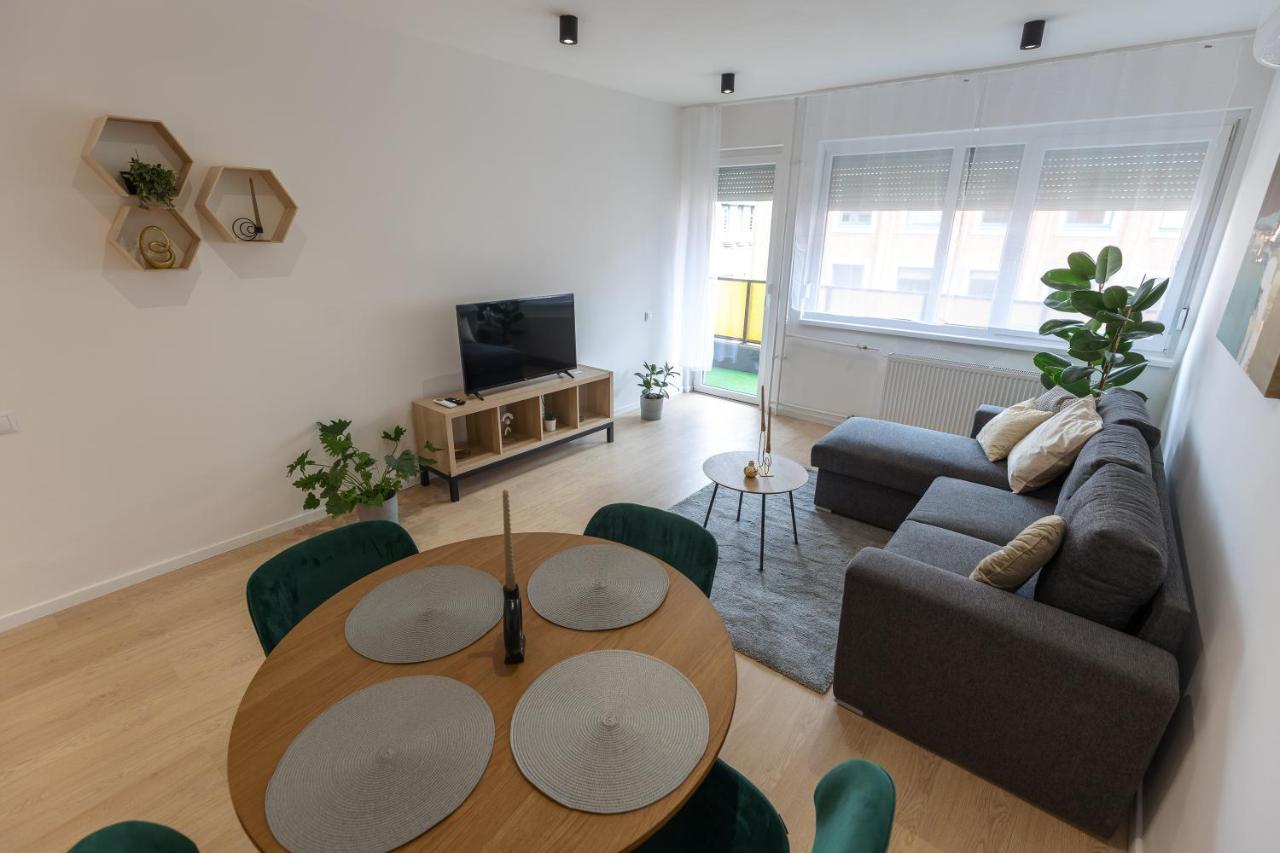 Apartment Gems Of - Emerald *