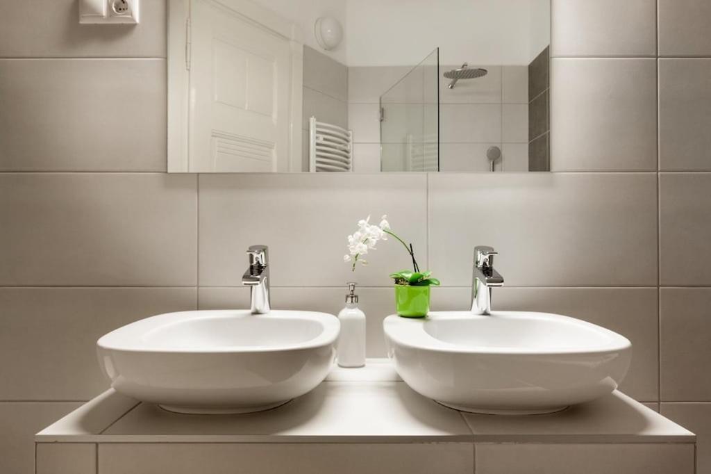 Apartmán Bakats Ter With Balcony Overlooking Church Square *