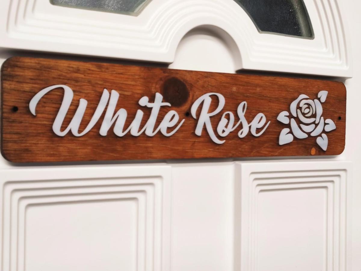 Apartamento White Rose Studio Basement *