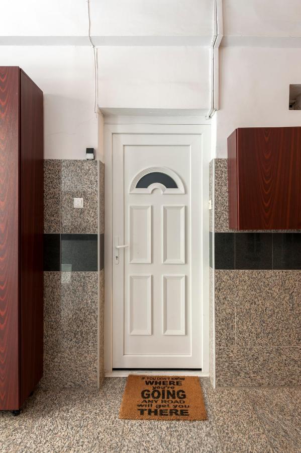 B24 Cosy Small Flat At Center