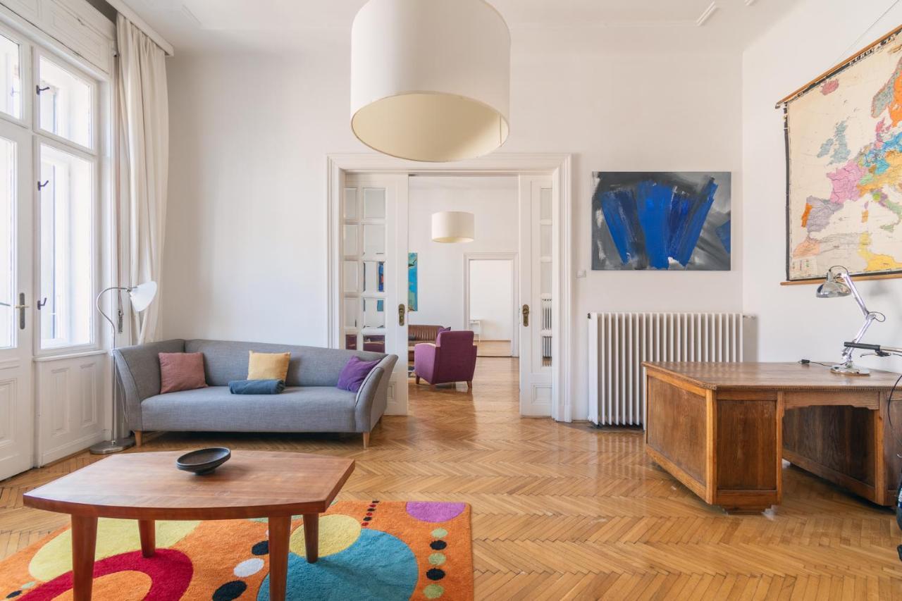 Sunny, Airy, Artsy & Authentic Loft With Balcony Budapešť