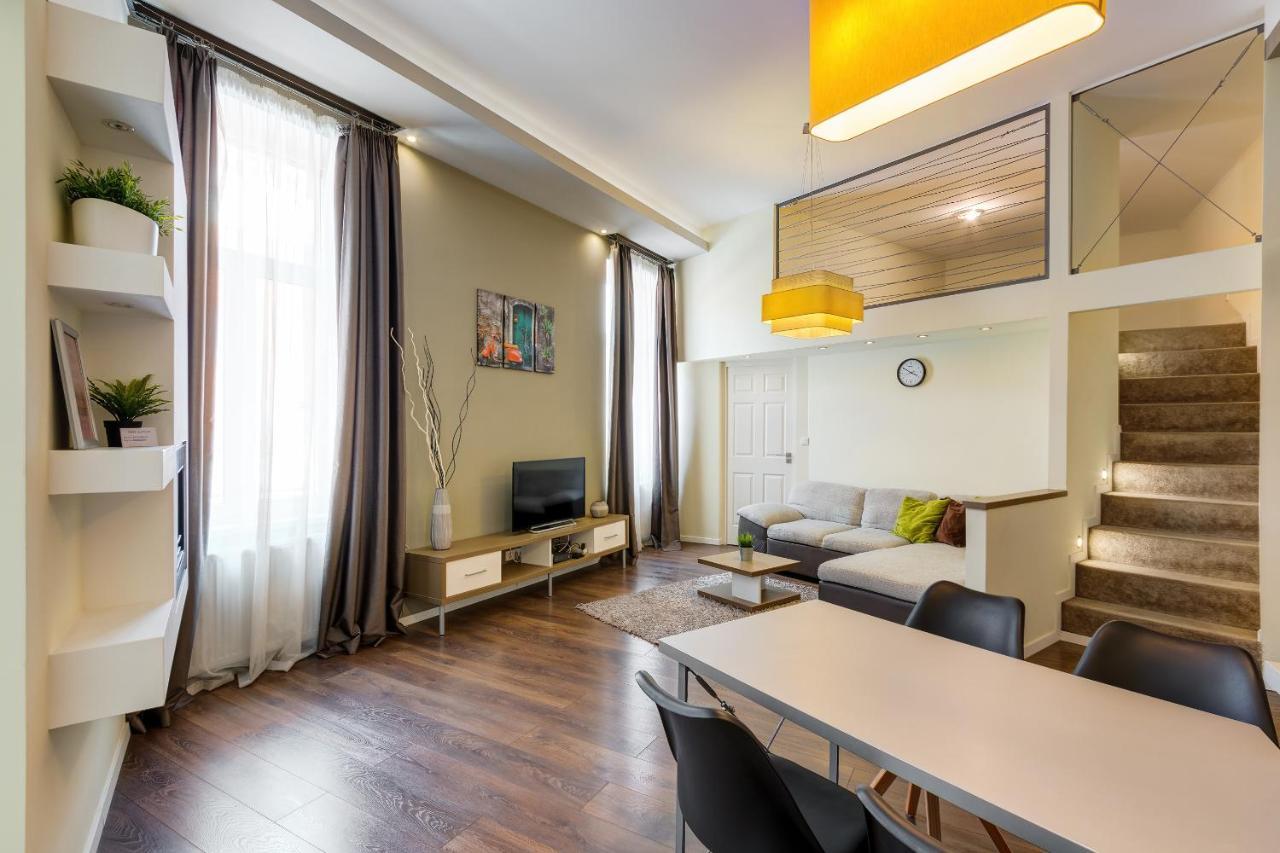 Spacious & Stylish In Downtown