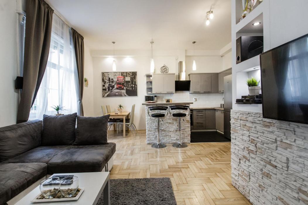 Modern Spacious Flat In Buda