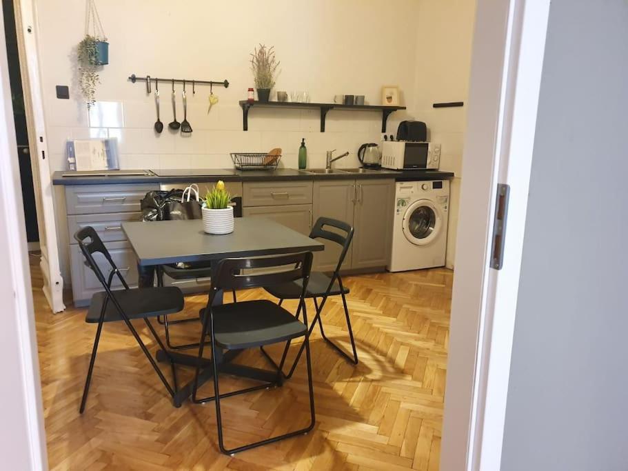 Appartement Beautifully Design Near Corvin Plaza *