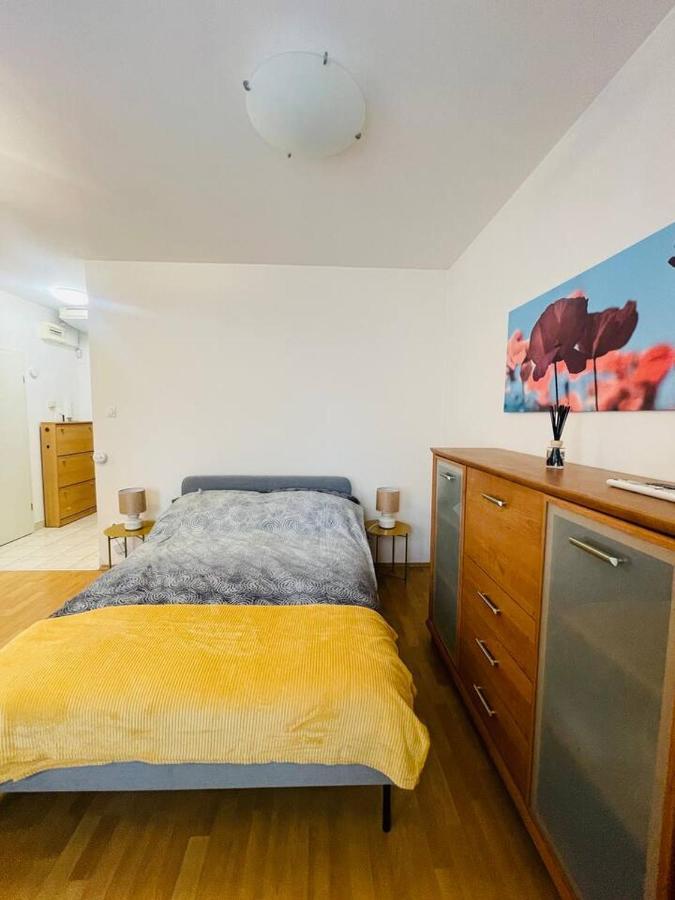 Close To Andrassy Avenue For 4 Persons Apartamento