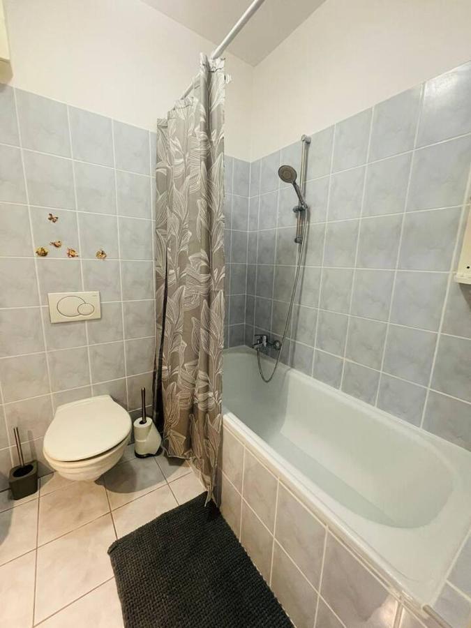 Close To Andrassy Avenue For 4 Persons