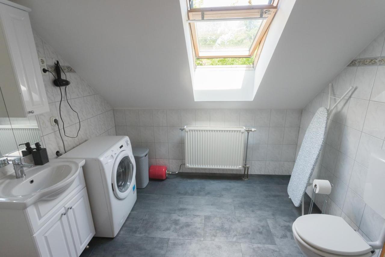 Apartament Hi-bp Garden City Batsanyi 3 Rooms, Upstairs Near The City Train With Free Parking *