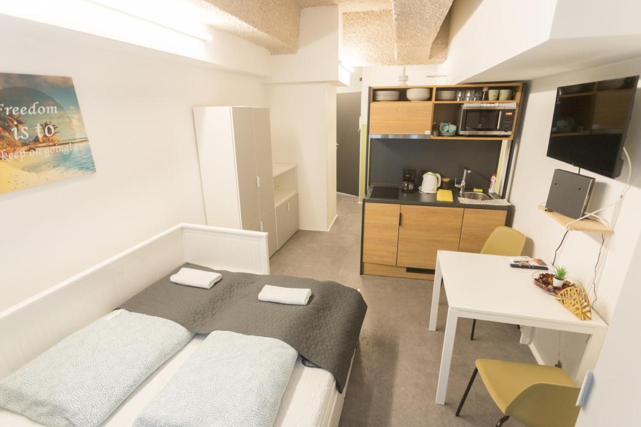 Peaceful Basement With Terrace & Free Gym Apartament