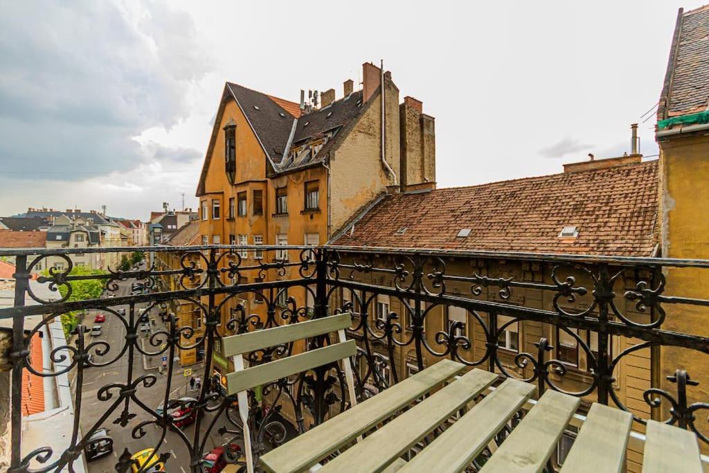 Gusto Della By Nw Budapest