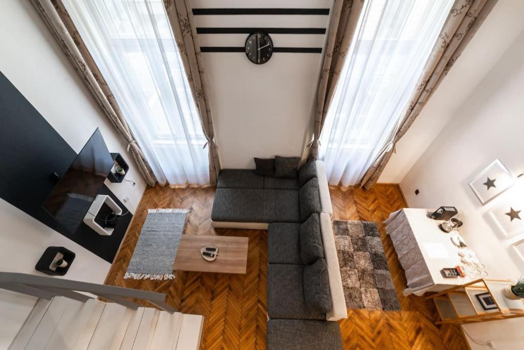 Kalvin Loft *