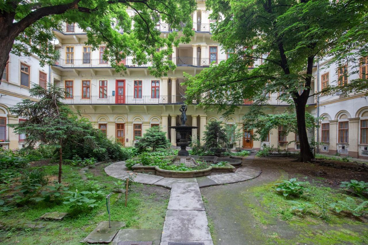 L10 Dolce * Budapest