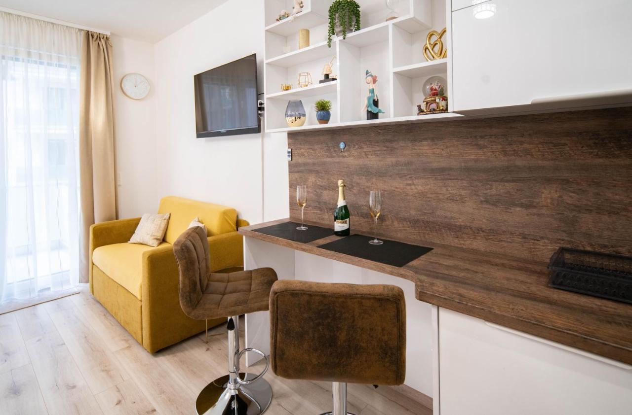Corvin7 For 2 People, Ac, Fast Wifi