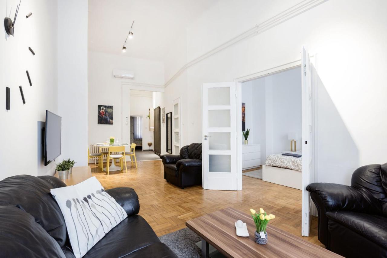 Elegant In Super Location Apartman
