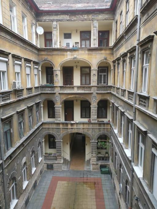 Voros Downtown With Free Parking Appartamento Budapest