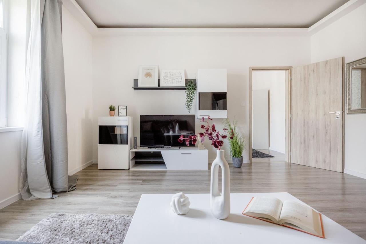 Apartment Casadeco Inspired Minimalist W/ New York Cafe Views Budapest