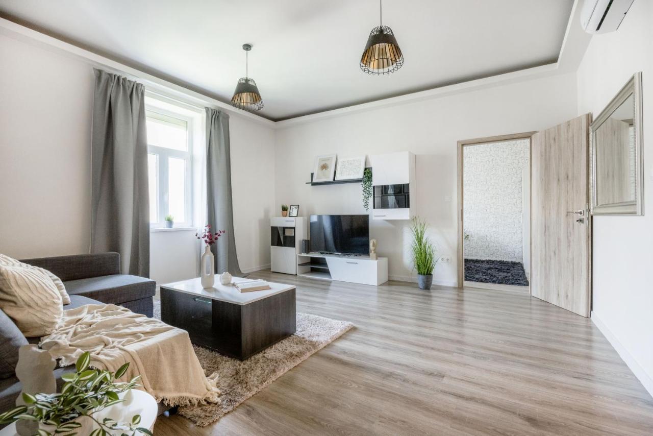 Apartamento Casadeco Inspired Minimalist W/ New York Cafe Views *