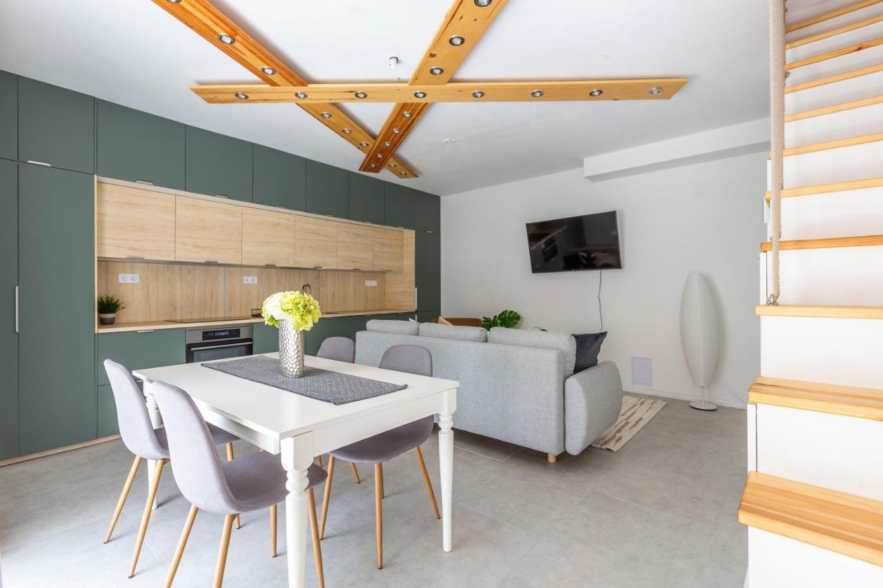 Unique 3 Floor With 4bdrm, 3bthrm Apartment Budapest