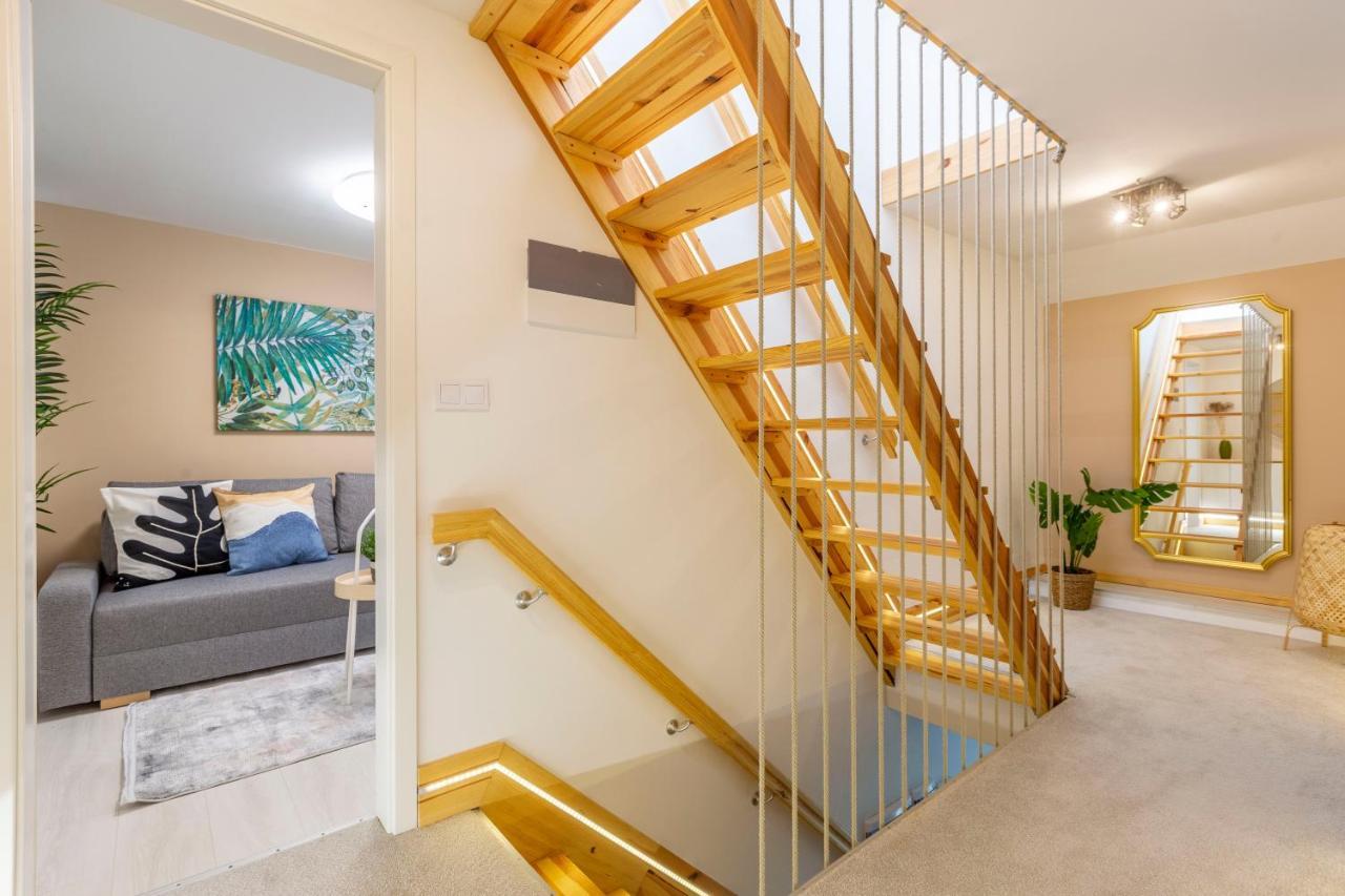 Unique 3 Floor With 4bdrm, 3bthrm