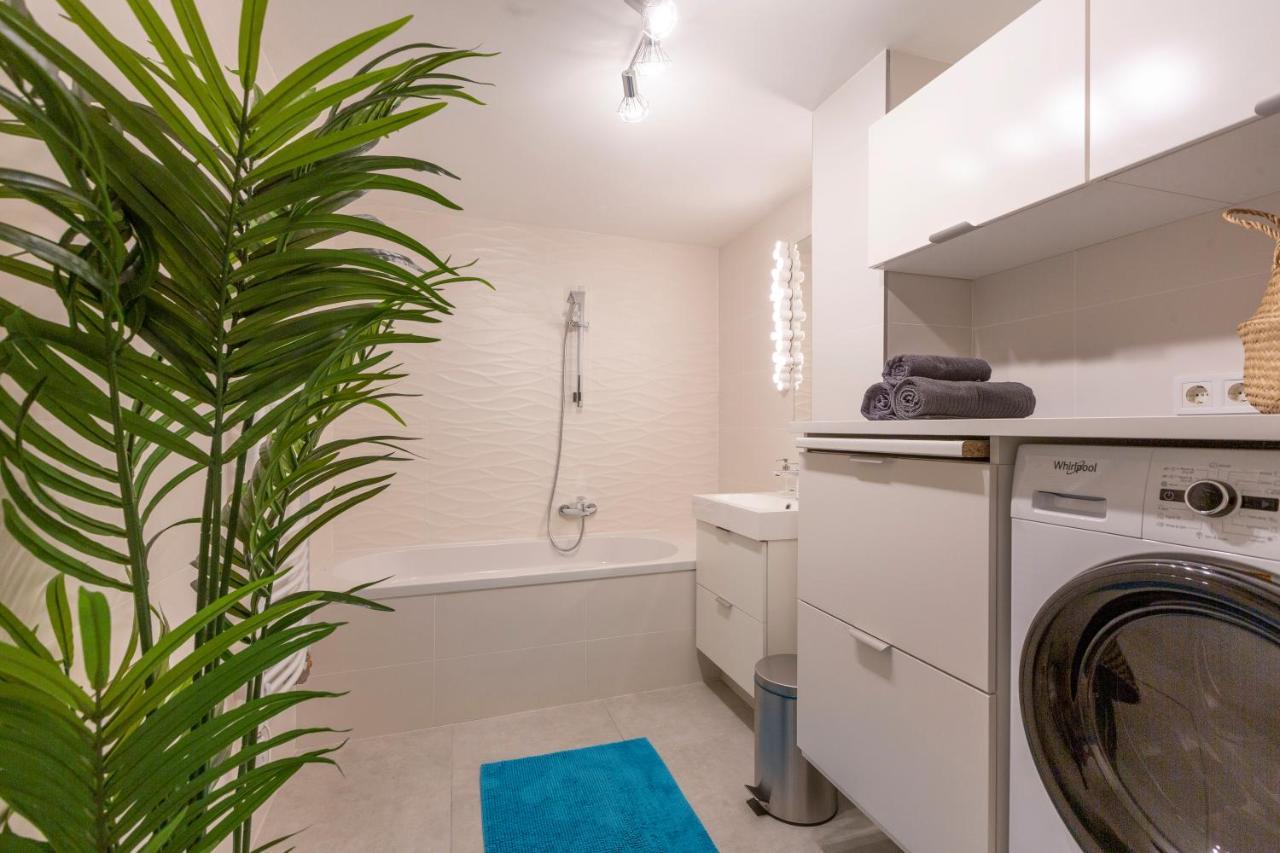Unique 3 Floor With 4bdrm, 3bthrm Budapest