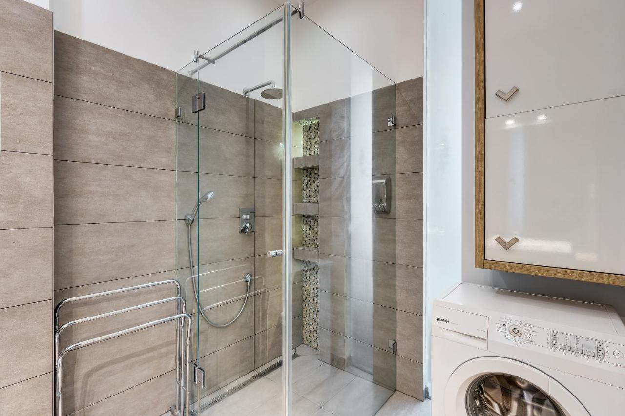 Spacious & Stylish In Downtown
