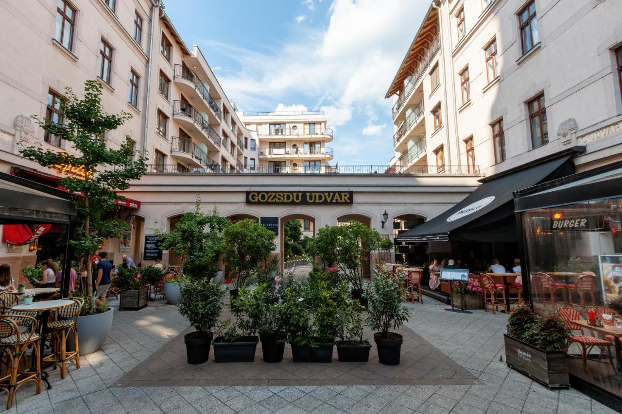 Spacious & Stylish In Downtown Budapest