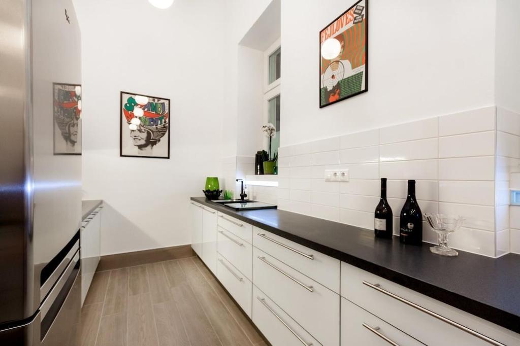 Apartmán Bakats Ter With Balcony Overlooking Church Square *