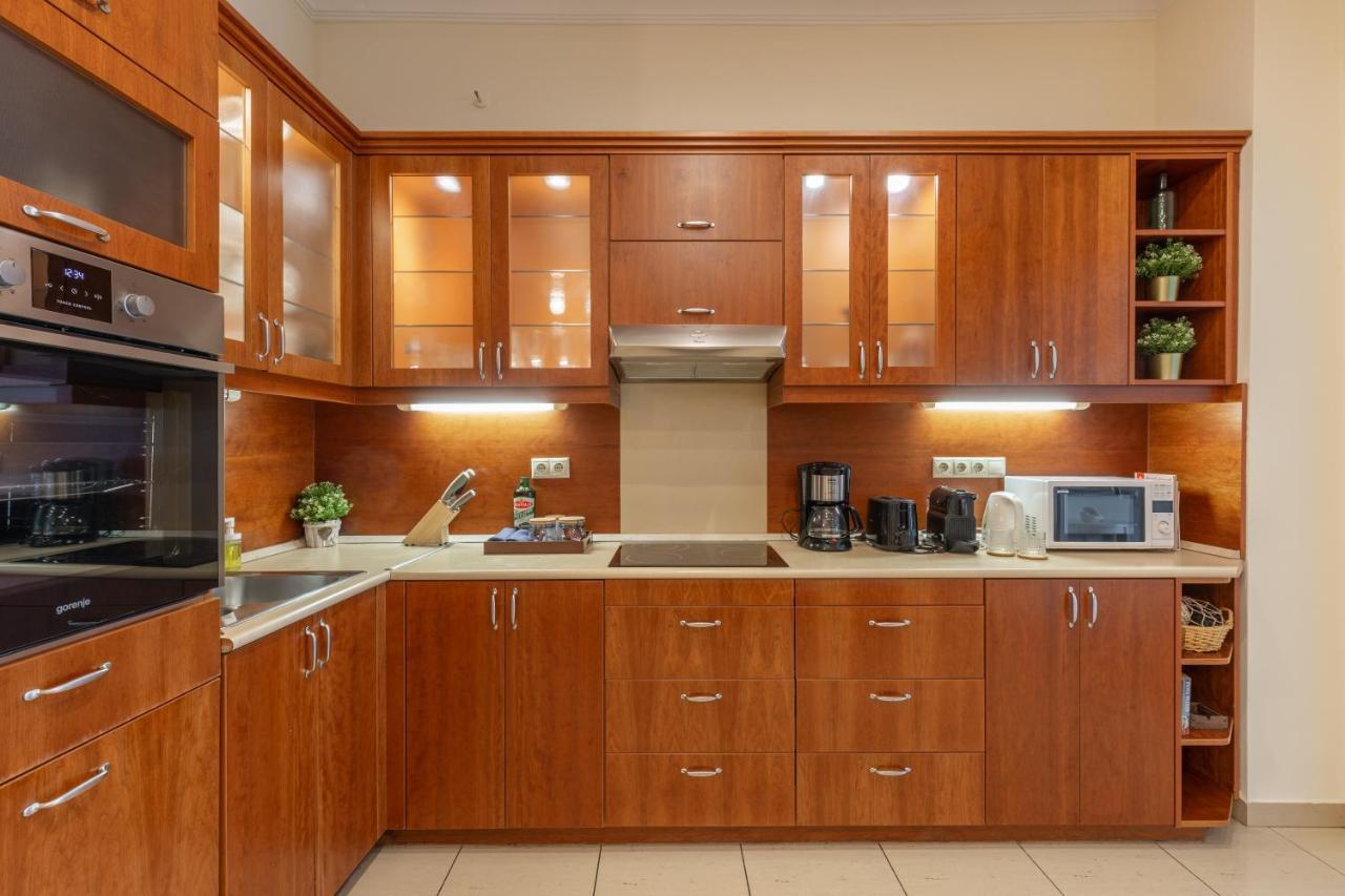 Gde Karoly Apartmant